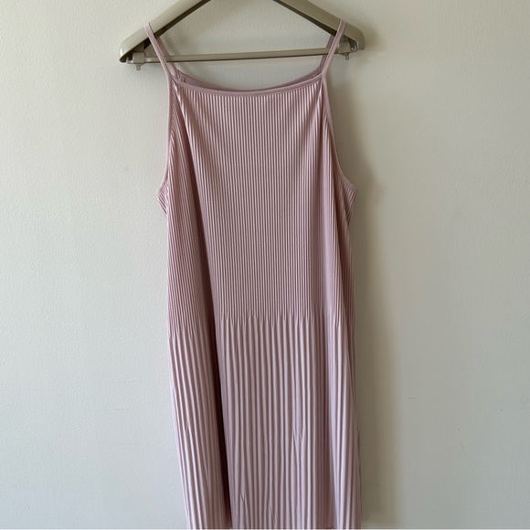 H&M Accordion Pleated Dress - Picture 9 of 9